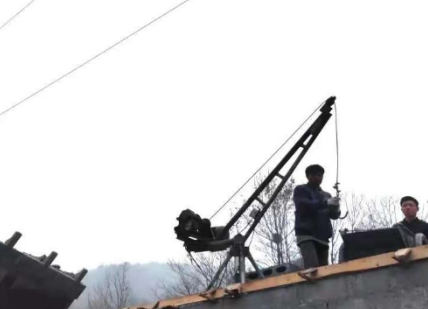 使用室外吊運(yùn)機(jī)時(shí)機(jī)頭應(yīng)遠(yuǎn)離電纜線路