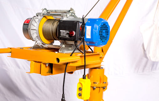 小型吊運機的急停能力和搭載電機功能有關(guān)