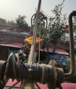 吊運(yùn)機(jī)成為農(nóng)村往房上吊玉米的機(jī)器